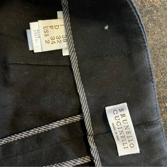 Brunello Cucinelli Black Cropped Pants with Slim Fit - Picture 2 of 7